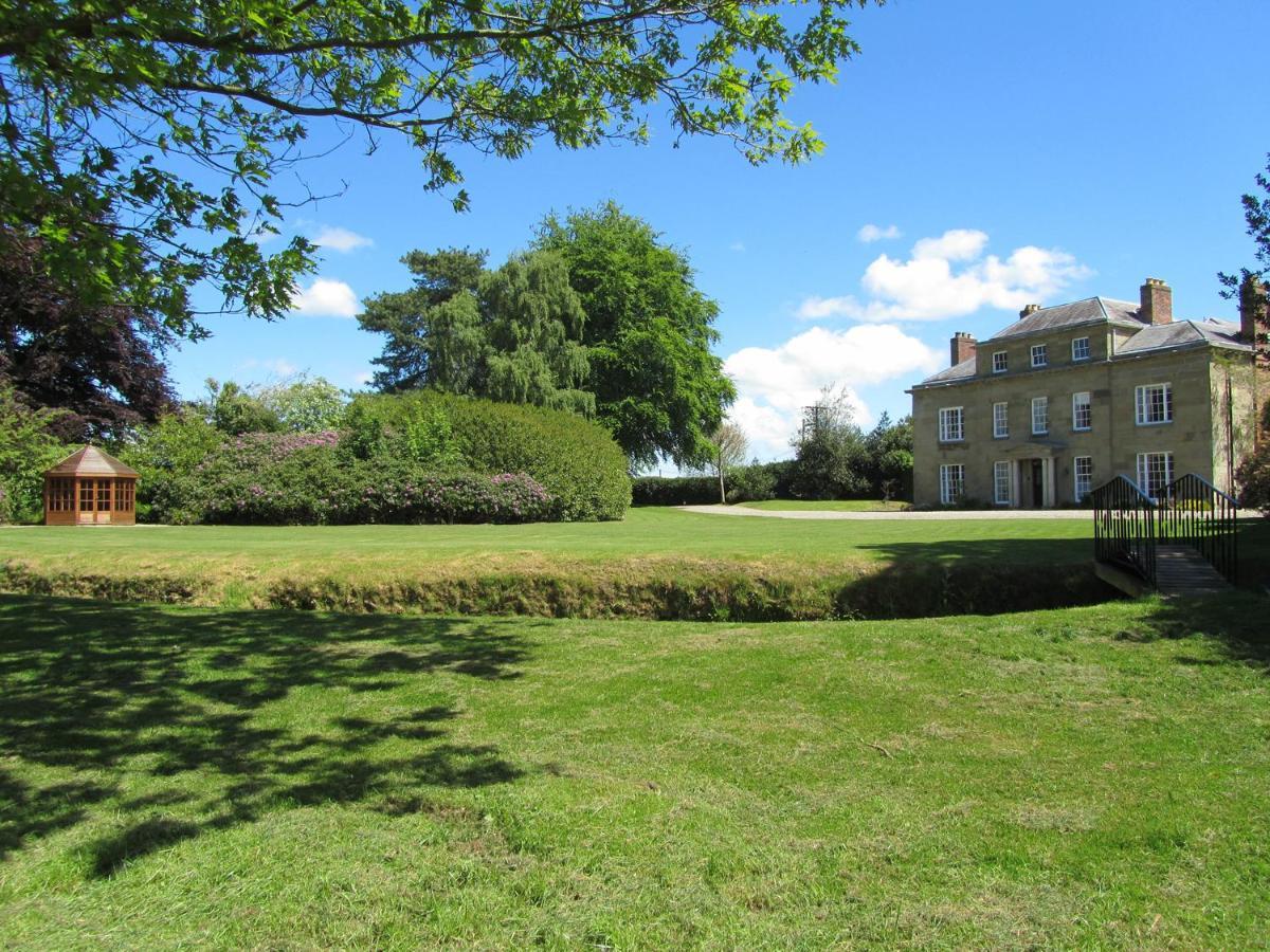 Vila Plas Yolyn Ifton Heath Exteriér fotografie